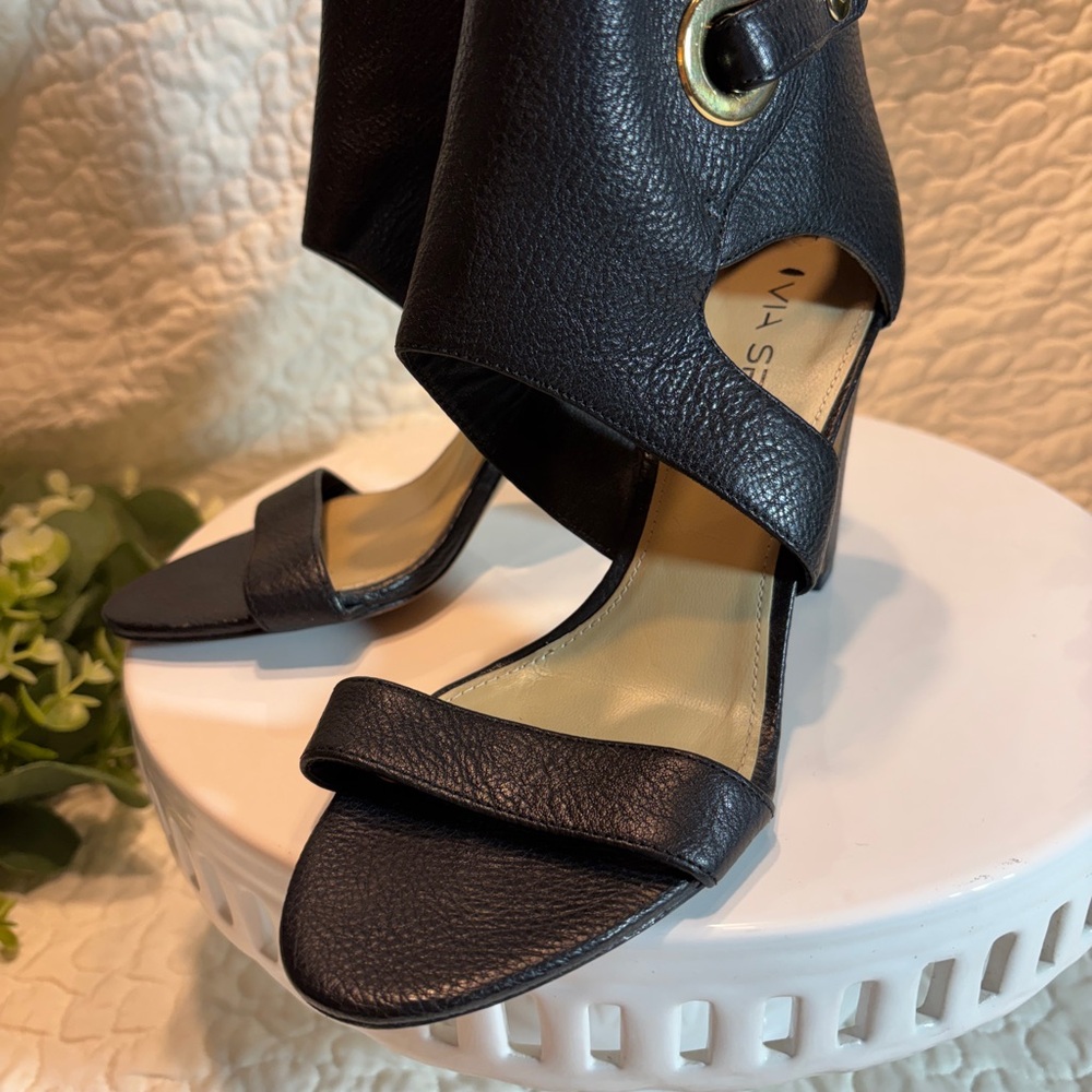 Vero Cuoio Black Strappy Sandals